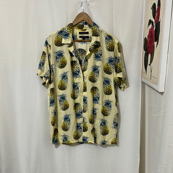 Banana Republic Slim Fit Short Sleeve Yellow Pineapple Design Shirt - Picture 1 of 4